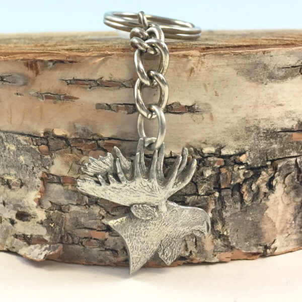 Silver metal moose head on a keychain.
